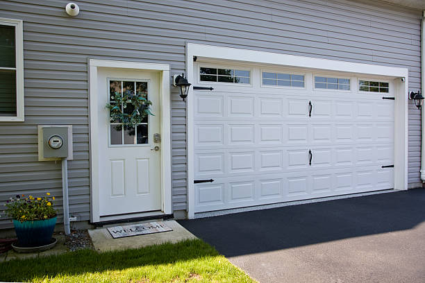 24/7 Emergency Garage Door Panel Replacement experts in Humphreys County County, TN